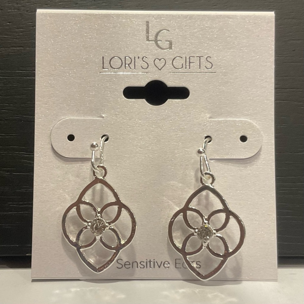 NWT Lori’s Gifts Sensitive Ear Dangle Earrings #1025